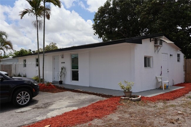 19300 NW 47th Ave in Miami Gardens, FL - Building Photo - Building Photo