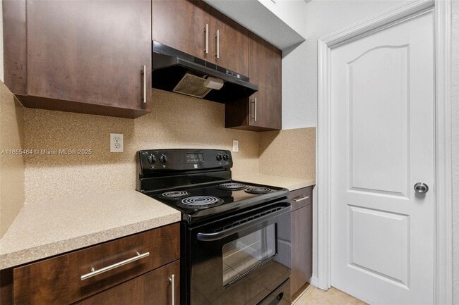 13 S Royal Poinciana Blvd in Miami Springs, FL - Building Photo - Building Photo