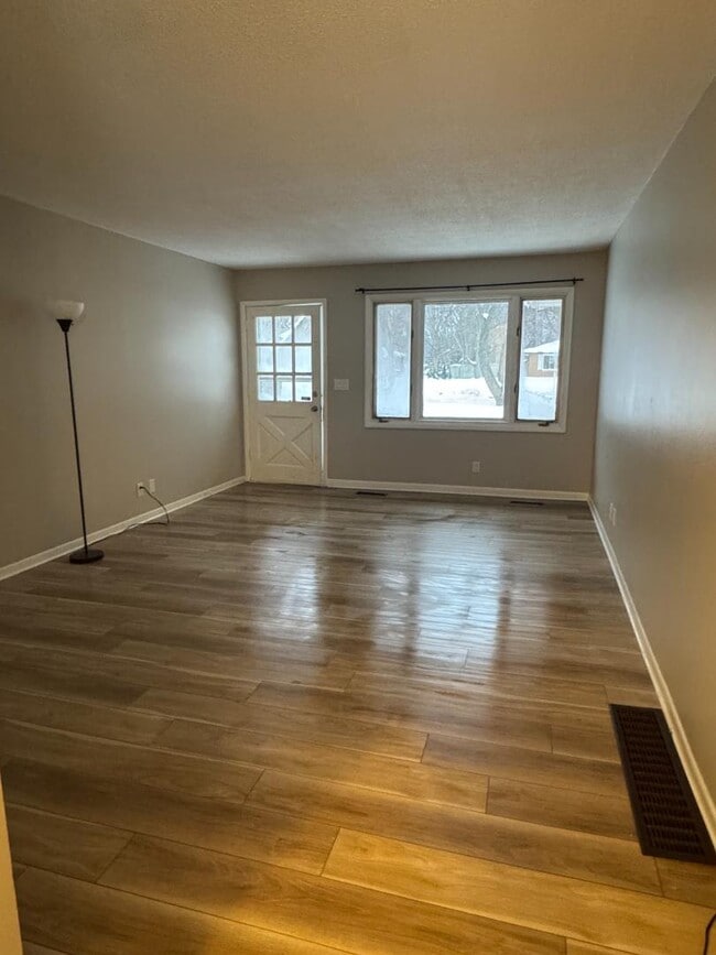 5111 Cleveland Ave in Stevensville, MI - Building Photo - Building Photo