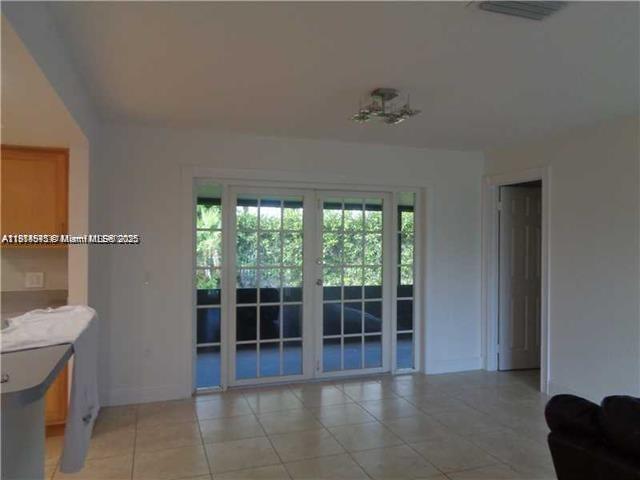 11511 NW 33rd St in Sunrise, FL - Foto de edificio - Building Photo
