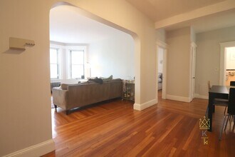 175 Harvard St, Unit 2 in Brookline, MA - Building Photo - Building Photo