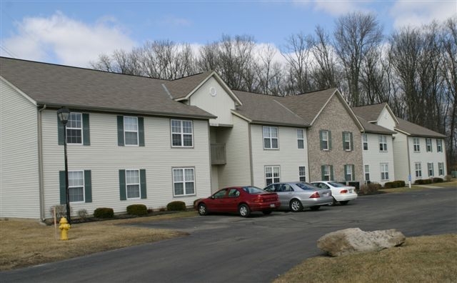 Lake Club Condominiums in Lewis Center, OH - Building Photo