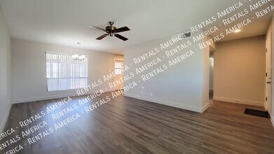 11633 N Desert Hills Dr W in Sun City, AZ - Foto de edificio - Building Photo