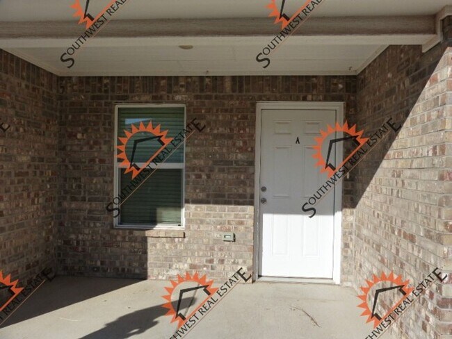1212 W Manana Blvd in Clovis, NM - Building Photo - Building Photo
