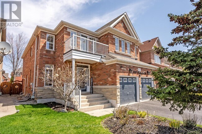 5447 Freshwater Dr in Mississauga, ON - Building Photo - Building Photo