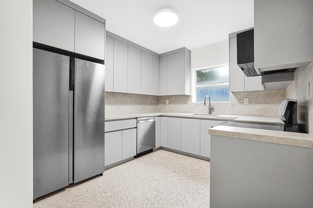 341 NW 43rd St in Miami, FL - Building Photo
