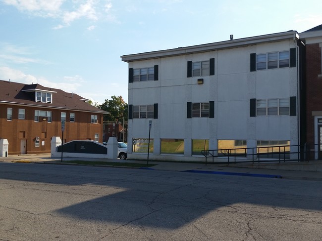 Eastside Terrace Apartments in Jefferson City, MO - Foto de edificio - Building Photo