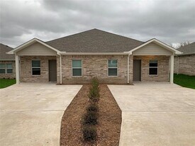 2321 N Hickory St in Sherman, TX - Building Photo