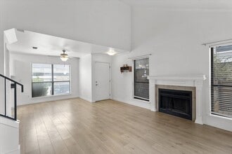 2018 W Rundberg Ln, Unit 611 in Austin, TX - Building Photo - Building Photo