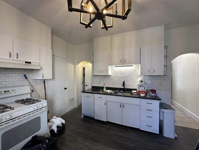 112 5th St in Cambridge, MA - Foto de edificio - Building Photo