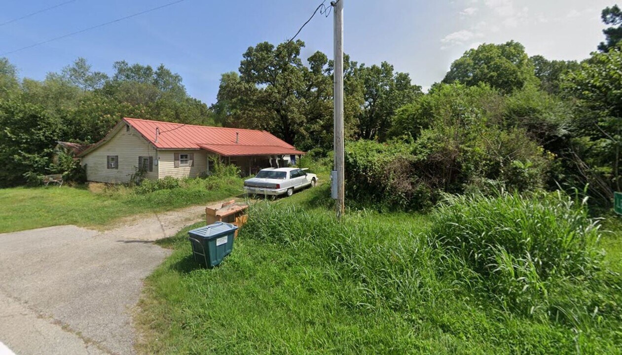 14261 State Rte JJ in West Plains, MO - Building Photo