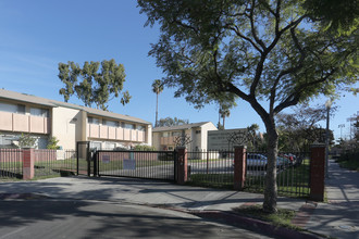 University Gardens in Los Angeles, CA - Building Photo - Building Photo