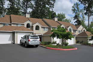 Uplands Park at Lake Oswego Apartments