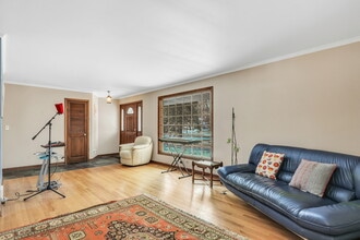 826 Crestfield Ave in Libertyville, IL - Building Photo - Building Photo