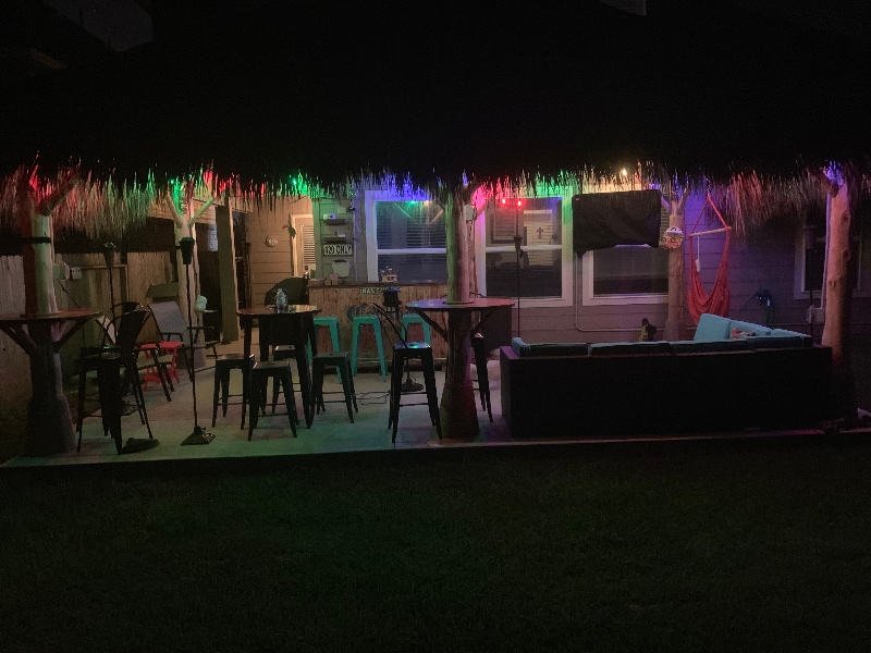 1 Quarterhorse Dr in Alvin, TX - Building Photo