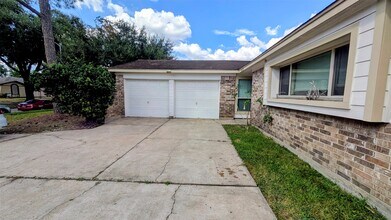 10523 Huff Dr in Houston, TX - Foto de edificio - Building Photo