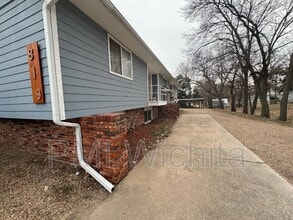 819 E 1st St in Newton, KS - Building Photo - Building Photo