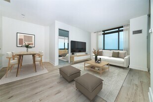 175 Huguenot St in New Rochelle, NY - Building Photo