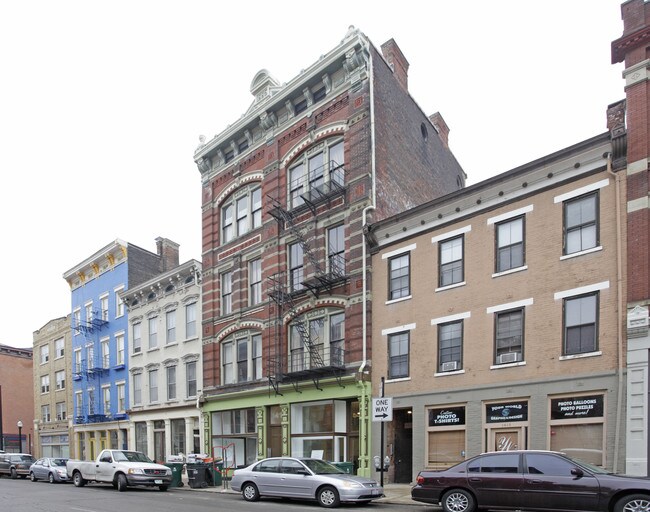 1411 Main St