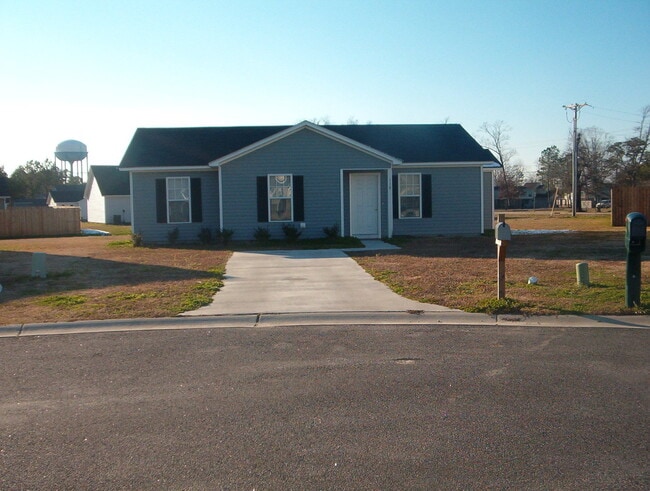 110 Stallings Ct in Elizabeth City, NC - Building Photo - Building Photo