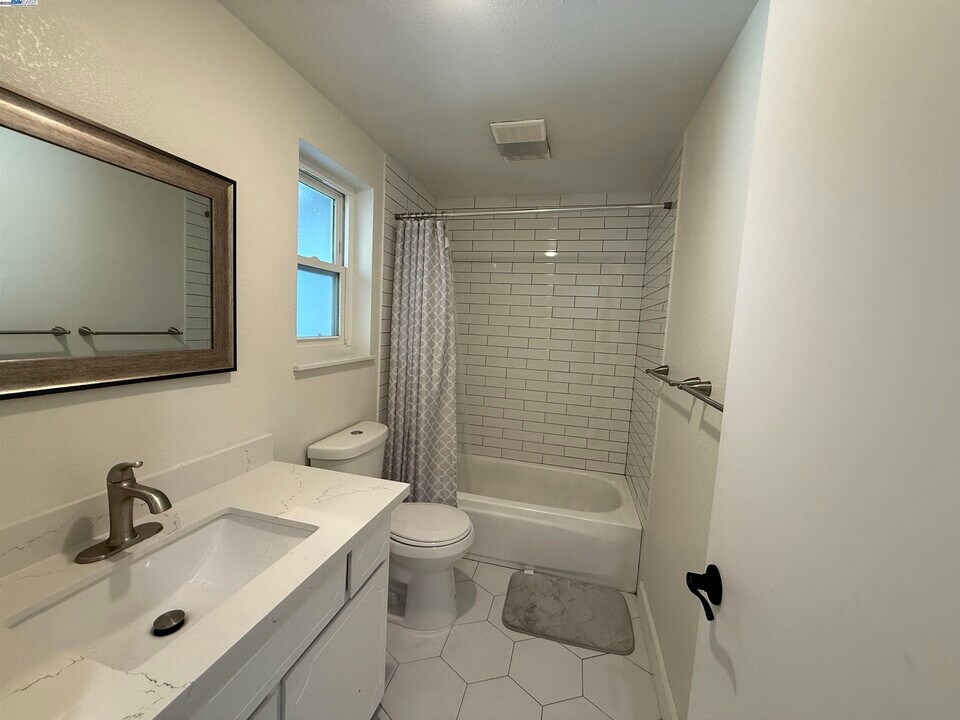 91 Fountainhead Ct in Martinez, CA - Building Photo