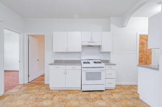 121 W 19th St in Bayonne, NJ - Building Photo - Building Photo