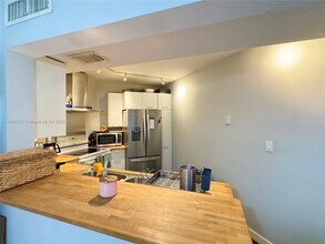 9701 Fontainebleau Blvd in Miami, FL - Building Photo - Building Photo