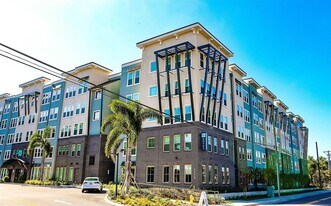 4310 W Spruce St, Unit 250 in Tampa, FL - Building Photo