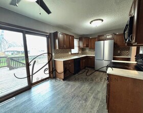 302 SE Brentwood Dr in Lee's Summit, MO - Building Photo - Building Photo