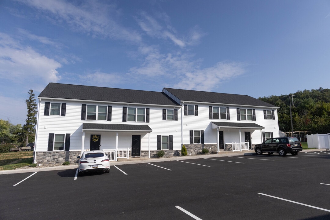 1334 Reading Rd, Unit 2 in Denver, PA - Building Photo