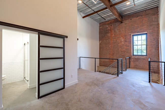 The John Kam Malt House in Buffalo, NY - Foto de edificio - Interior Photo