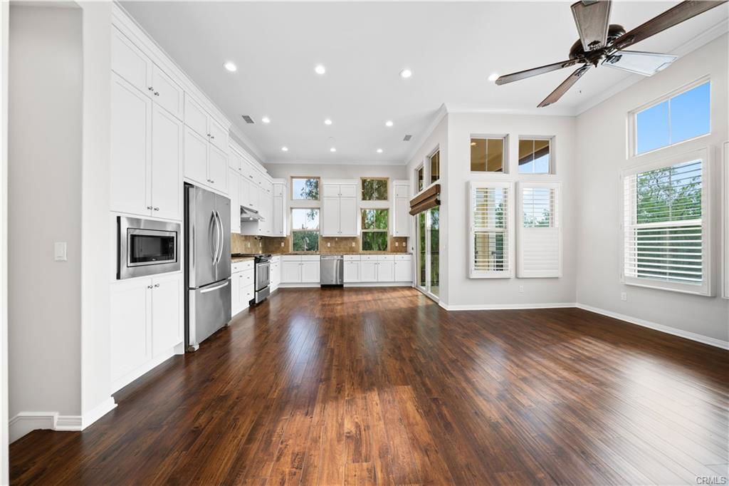 82 Crested Bird in Irvine, CA - Building Photo