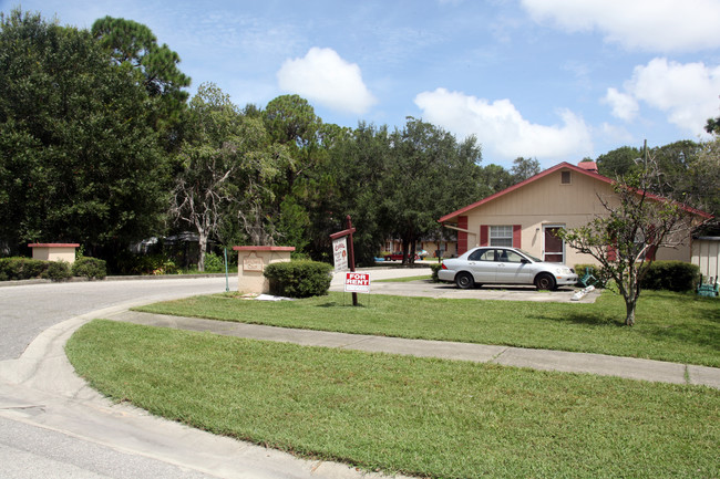 Blanchard Court Apartments in Largo, FL - Building Photo - Building Photo