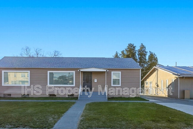 1107 Thayer Dr in Richland, WA - Building Photo - Building Photo