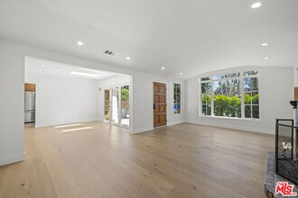 11151 Hortense St in Los Angeles, CA - Building Photo - Building Photo