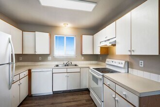 Updated 5 Bed 2 Bath House Near Old Town! in Fort Collins, CO - Building Photo - Building Photo