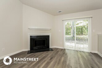 2 Pipers Glen Ct in Greensboro, NC - Foto de edificio - Building Photo