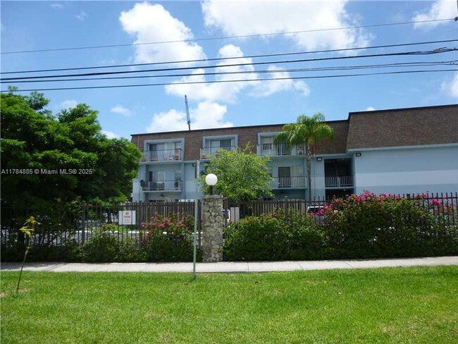 9621 SW 77th Ave in Miami, FL - Building Photo - Building Photo