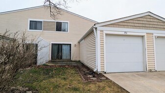 791 Barnaby Pl in Wheeling, IL - Building Photo