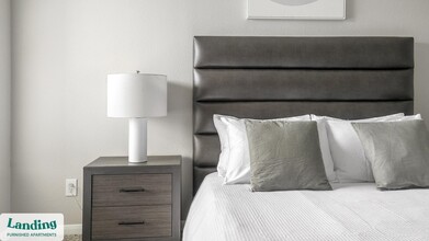 2500 Woodland Park Dr, Unit N306 in Houston, TX - Building Photo - Building Photo