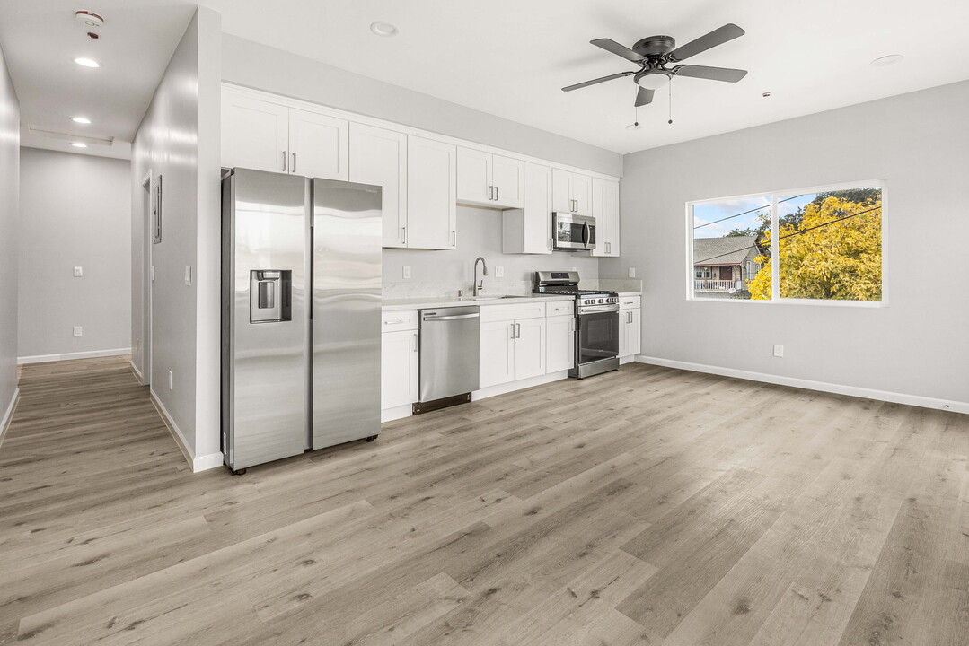 2086 Kearney Ave in San Diego, CA - Building Photo