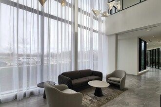 2 David Eyer Rd in Richmond Hill, ON - Building Photo - Building Photo