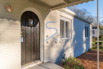1376 Westmont Rd SW in Atlanta, GA - Foto de edificio - Building Photo