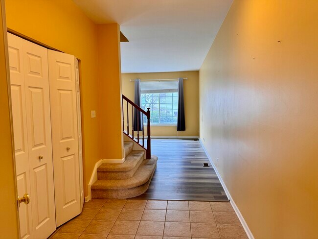 2266 Pembridge Dr in Lake In The Hills, IL - Building Photo - Building Photo