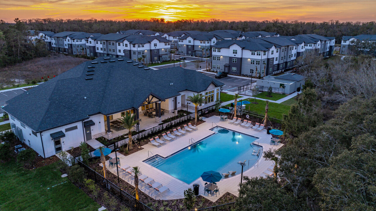 Allora  River Ridge in New Port Richey, FL - Foto de edificio