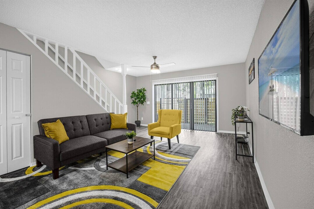 13915 Heritage Club Dr in Tampa, FL - Building Photo