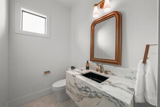 5024 W Dickens Ave in Tampa, FL - Building Photo - Building Photo