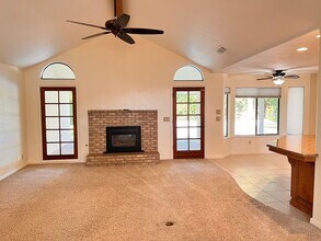 8900 Landover Ln in Bakersfield, CA - Building Photo - Building Photo