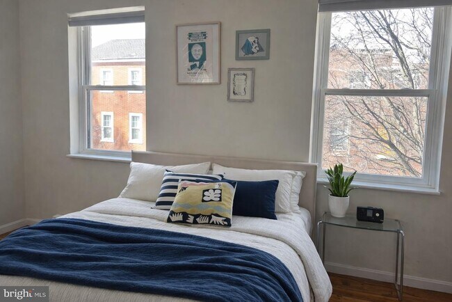 407 S 10th St in Philadelphia, PA - Building Photo - Building Photo