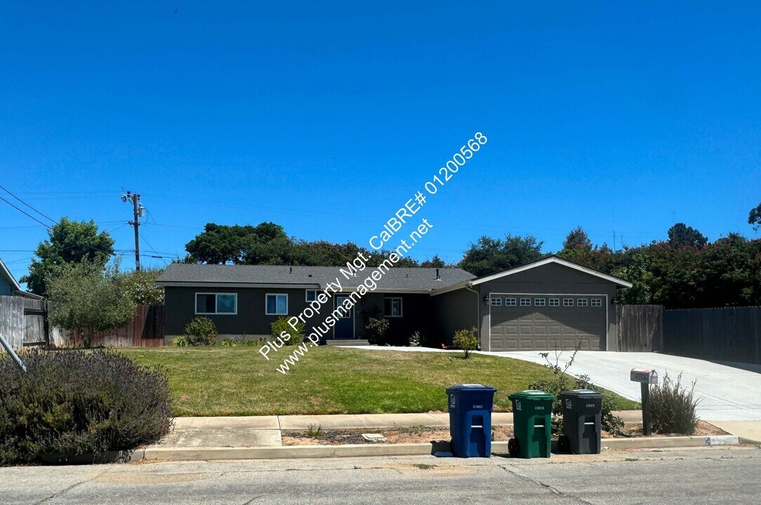 4558 Eileen Ln in Santa Maria, CA - Building Photo